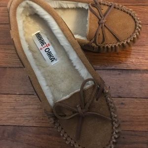 Minnetonka Slippers Size 7
